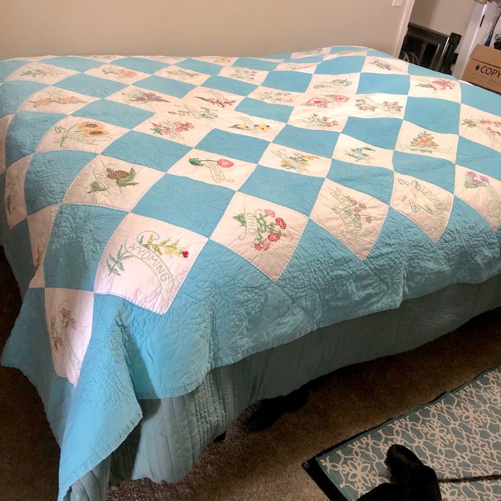Antique Queen sized quilt with the 50 states flowers! Excellent condition!